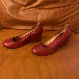Frye Carson Wedge Pump